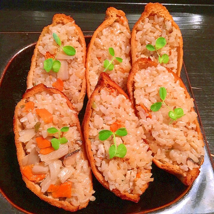 香ばしいピリ辛鶏そぼろ牛蒡飯のオトナ焼きいなり